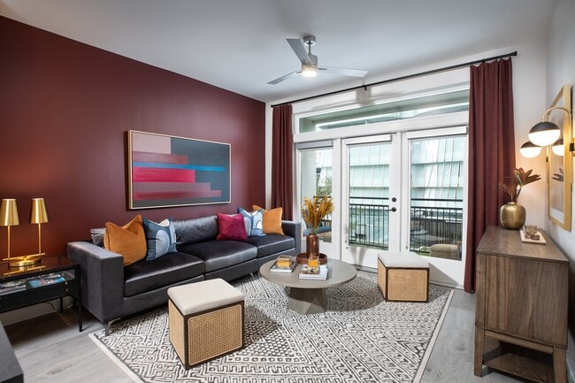 Building Photo - Galleria Area Gem – Luxury Apt with Top Am...