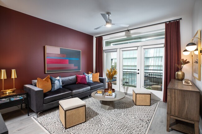 Building Photo - Galleria Area Gem – Luxury Apt with Top Amenities