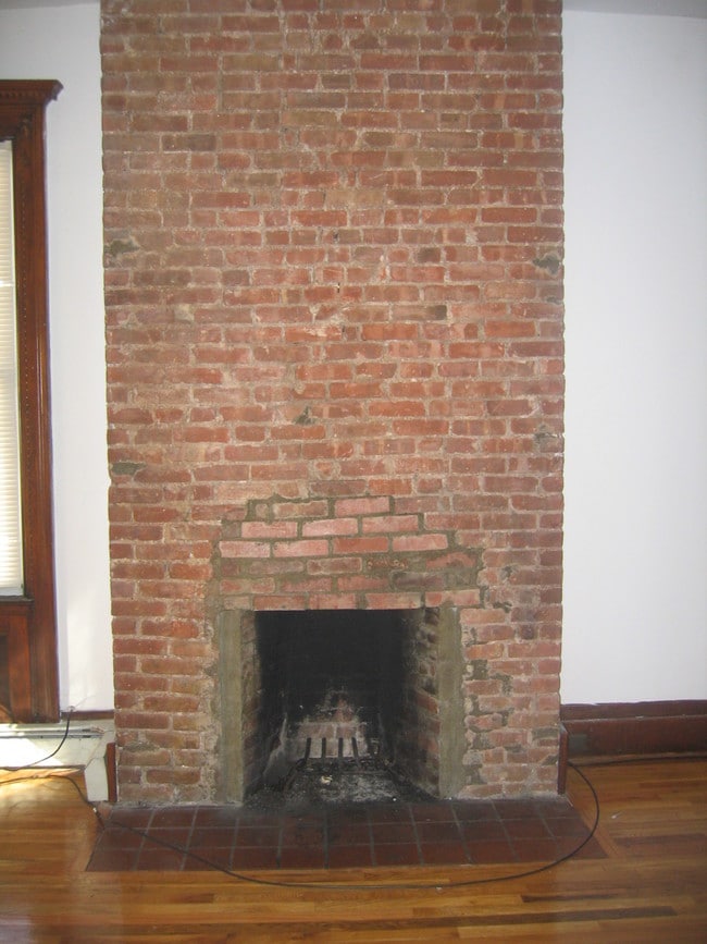 fireplace livingroom - 16 46th St