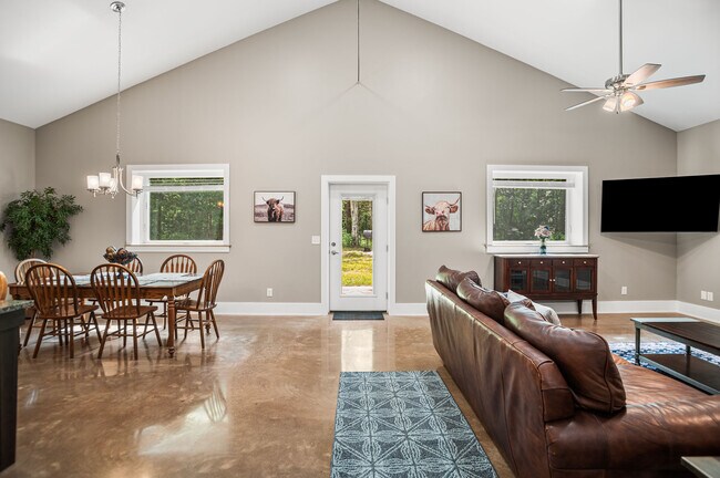Building Photo - 205 Woodcraft Dr