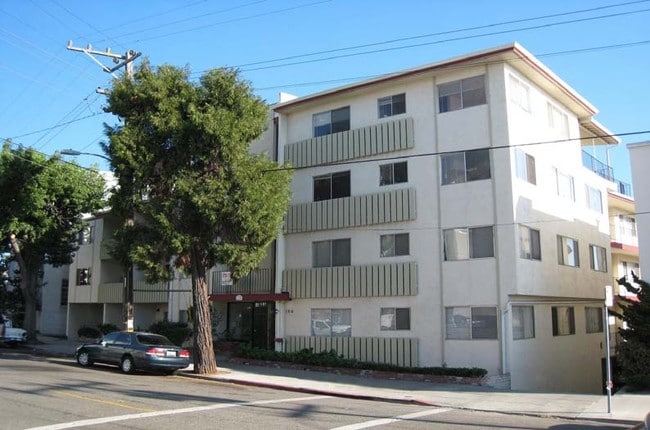 Building Photo - 166 Athol Ave