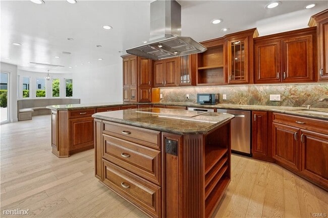 Building Photo - 4 br, 5 bath House - 108 Via Undine