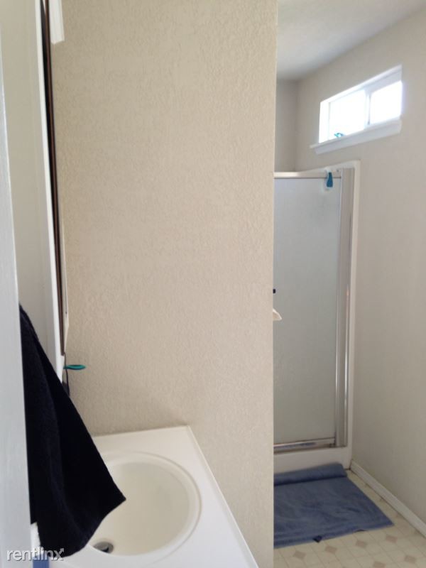 Building Photo - 1 br, 1 bath Apartment - 15570 Gardenia Way