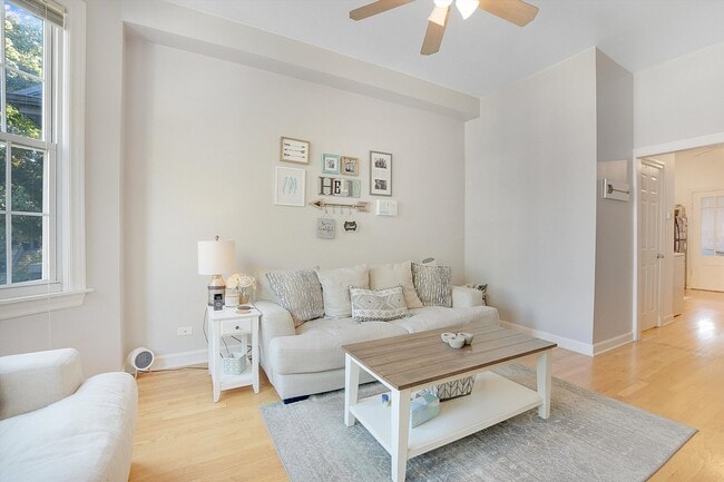 Foto del edificio - 3304 N Hamilton Ave