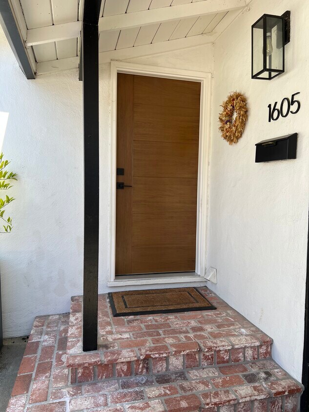 Foto principal - 1605 Laurel Ln