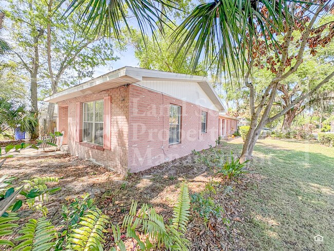 Foto del edificio - 420 Allamanda Dr