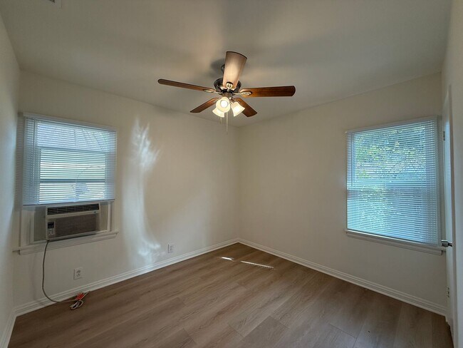 Foto del edificio - 321 - 1221-1223 West Ramona LLC