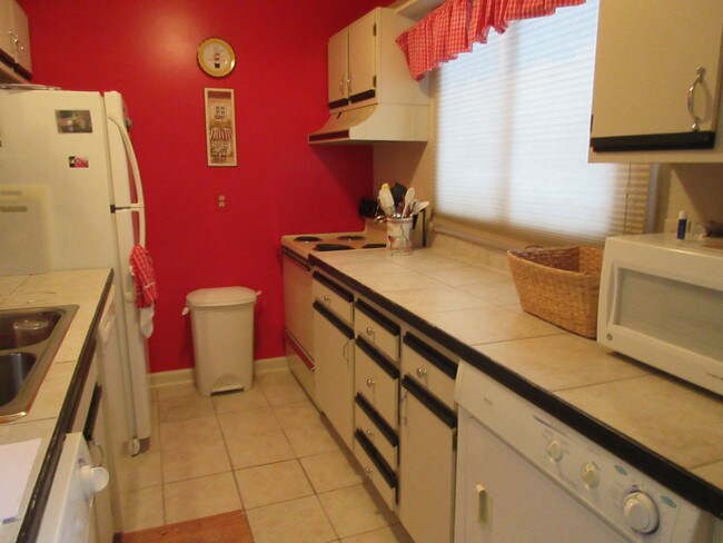 Foto del edificio - 1648 Garden Ct