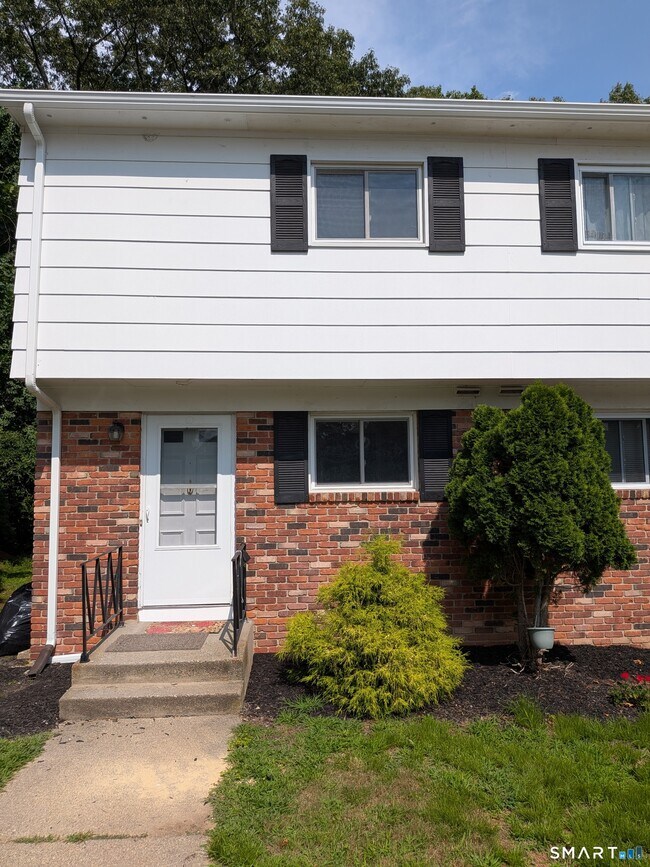Building Photo - 60 Skyline Dr