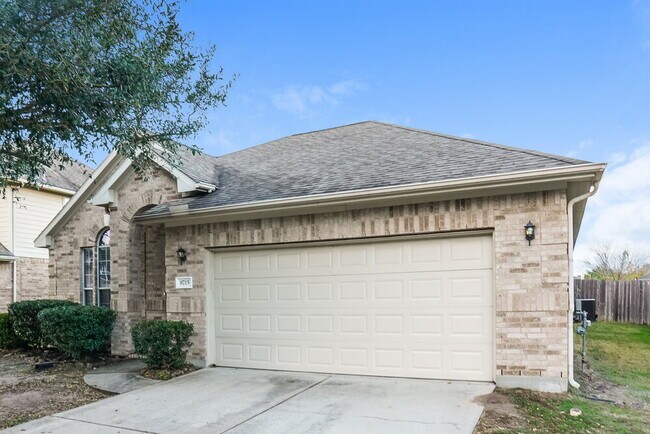 Foto del edificio - 8715 Elm Drake Ln