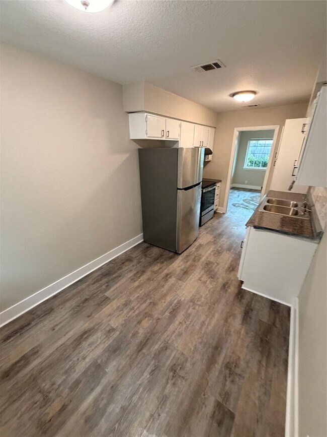 Foto del edificio - 3405 Willowrun Cove