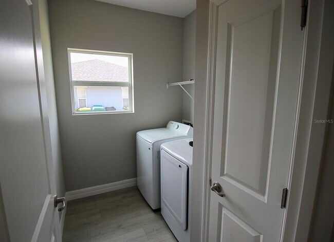 Building Photo - 25364 Alicante Dr