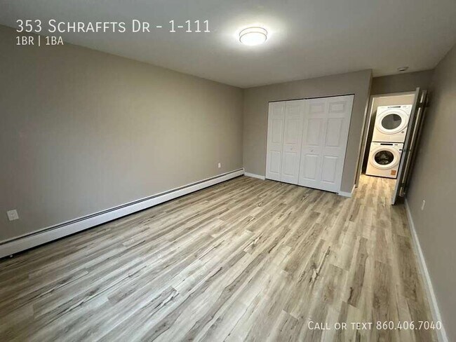 Foto del edificio - 353 Schraffts Dr