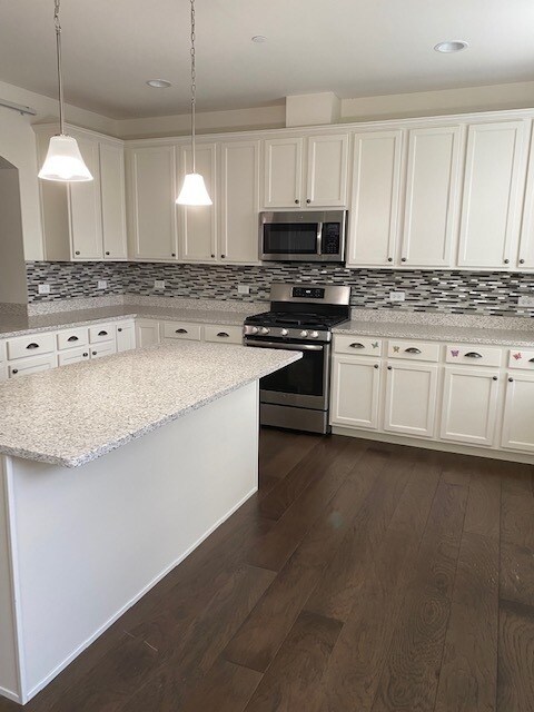 Foto del edificio - 823 Paisley Ct