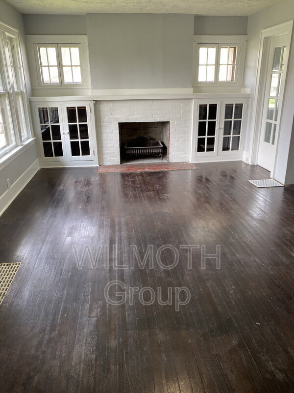 Foto del edificio - 1000 E 8th St