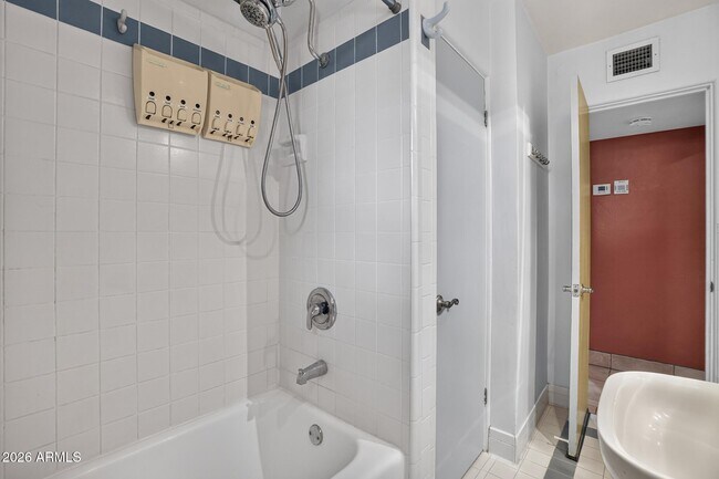 Foto del edificio - 315 W Glenrosa Ave