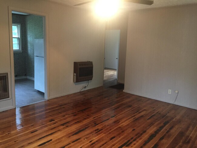 Building Photo - 307 Shaw St