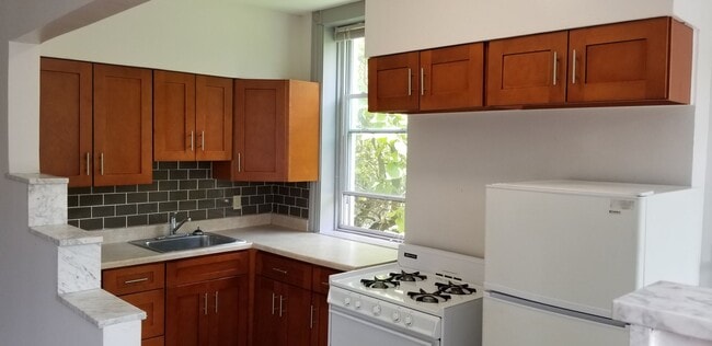 Building Photo - South Oakland 4 Bedroom House