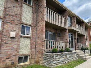 Building Photo - 884 Mohawk Trail