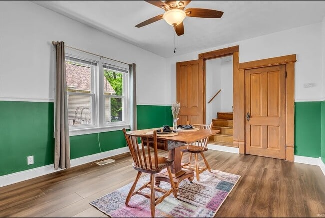 Dining - 1941 Echo St