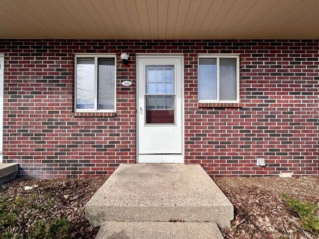 Foto del edificio - Two Bedroom Townhome In Southeast Grand Rapids