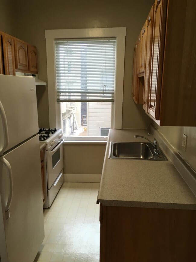 Building Photo - bedroom in San Francisco CA 94115