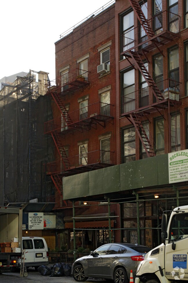Primary Photo - 47 Bond St