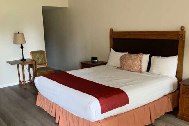 Estudio frente a la entrada - 425 S Power Rd