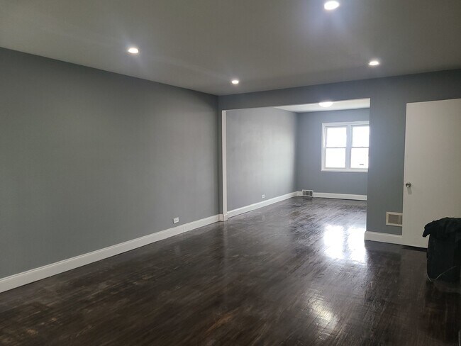 Foto del edificio - 5849 N Spaulding Ave