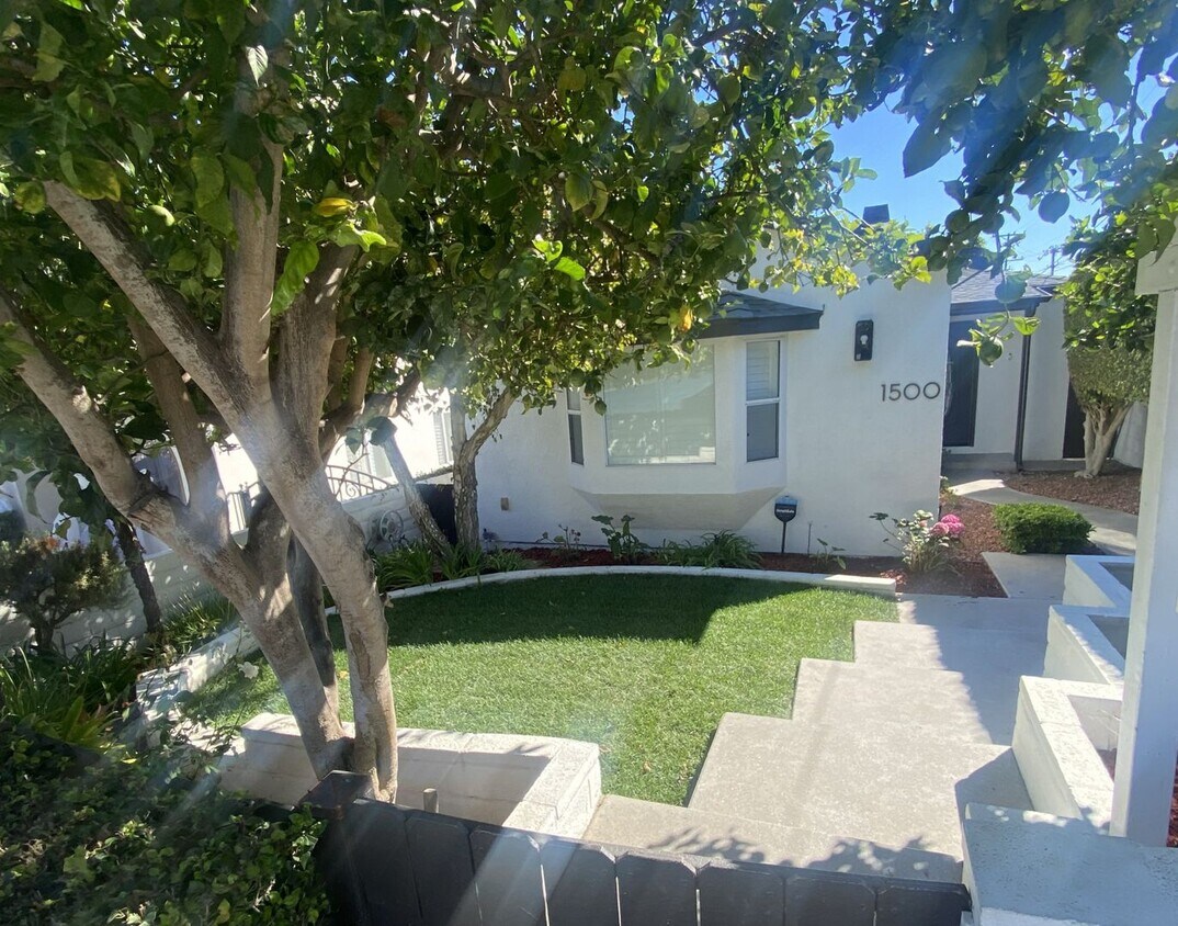 Foto principal - 3 Bdrm Manhattan Beach Home!