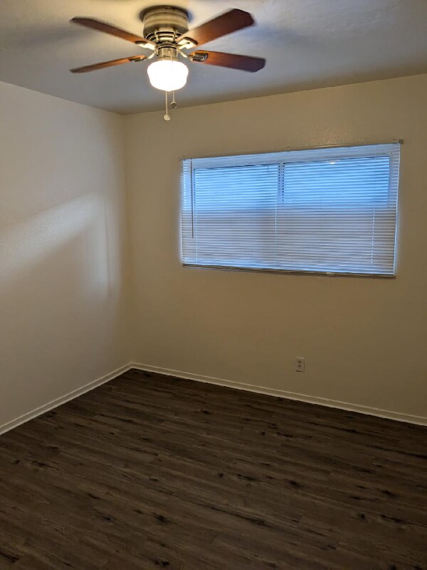 Foto del edificio - 44030 Division St