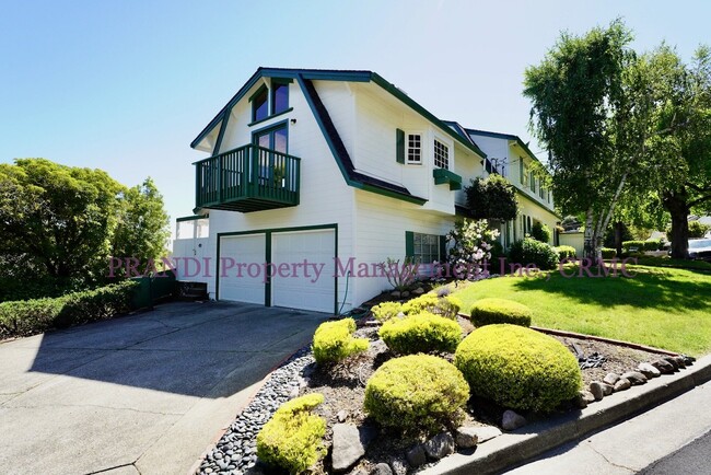 Foto del edificio - Lovely and Spacious Home with Swimming Poo...