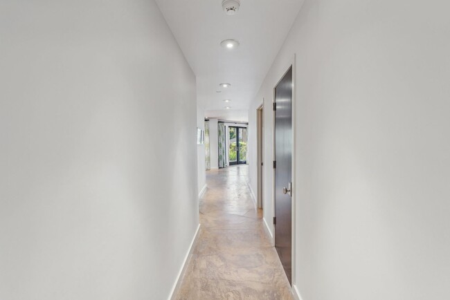 Building Photo - Fantastic 3BR 3BTH home, panoramic views, ...