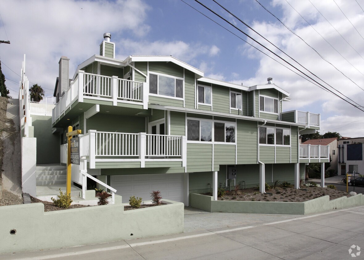 Building Photo - 34071-34075 Silver Lantern St