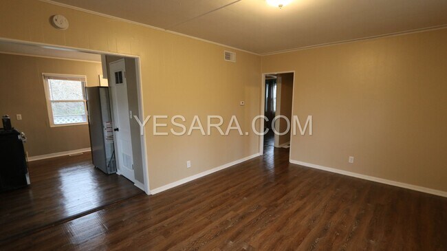 Foto del edificio - 103-103 Hayes Ct