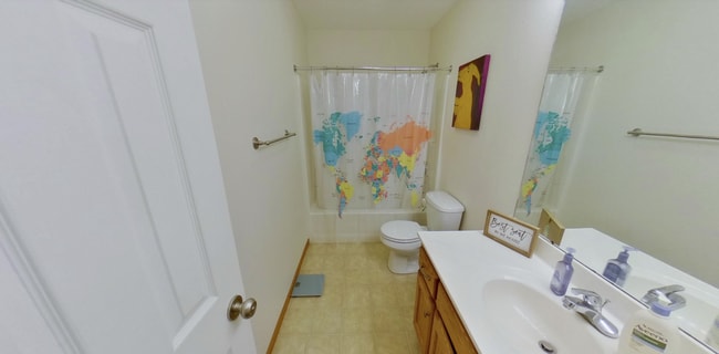 Building Photo - 3D Tour Available - Spacious Living! Fence...