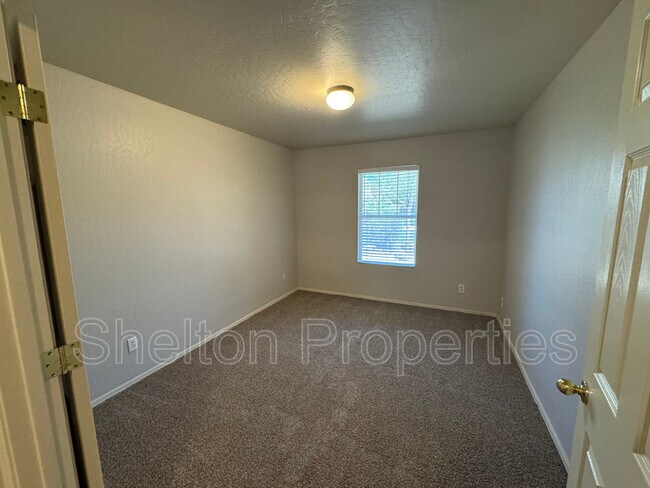 Building Photo - 14787 W Columbine Dr