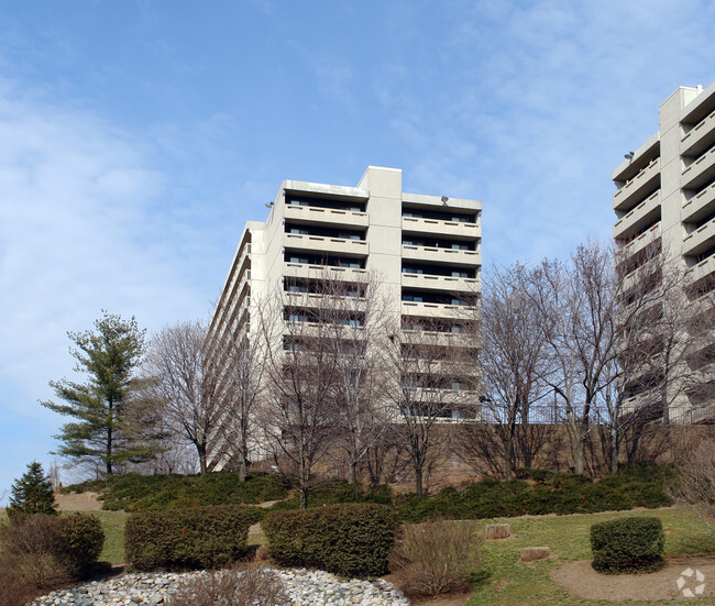 Foto del edificio - Fort Lincoln Senior Village