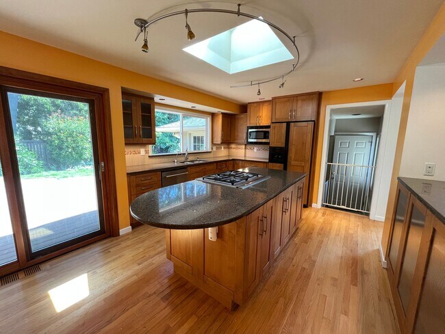 Foto del edificio - Amazing NE Portland 4Bd + 3Ba ~ House Sola...