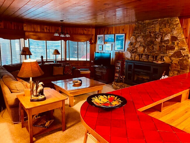 Foto del edificio - 803 Lick Creek Rd