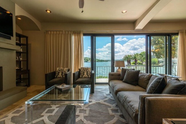 Foto del edificio - 2403 Westlake Dr