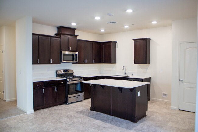 Building Photo - 4259 Lasalle Dr