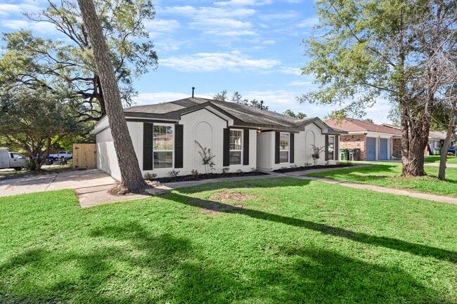 Foto del edificio - 914 Grand Oaks Dr