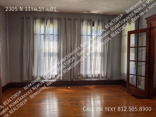 Building Photo - Collett Park Area -2 Bedroom Lower Apartme...