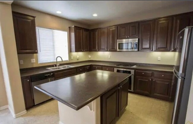Foto del edificio - SPACIOUS 4-Bed, 3-Bath HOME ON OPORTO WAY!