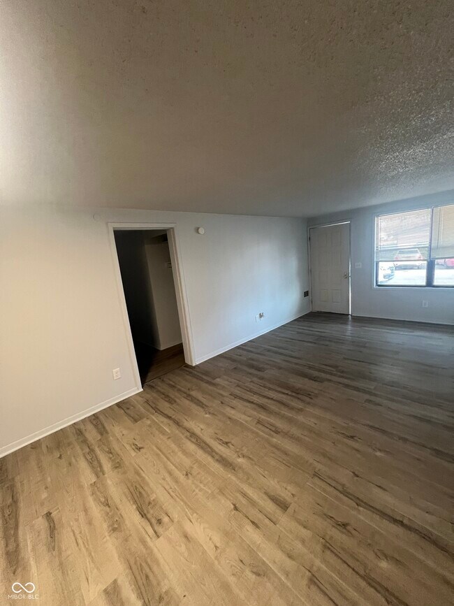 Foto del edificio - 2000 Indianapolis Rd