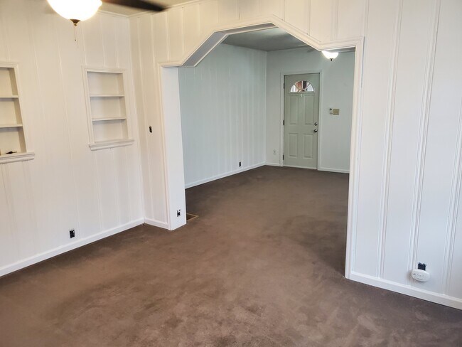 Dinning Room view to Living Room - 816 W Rollins St