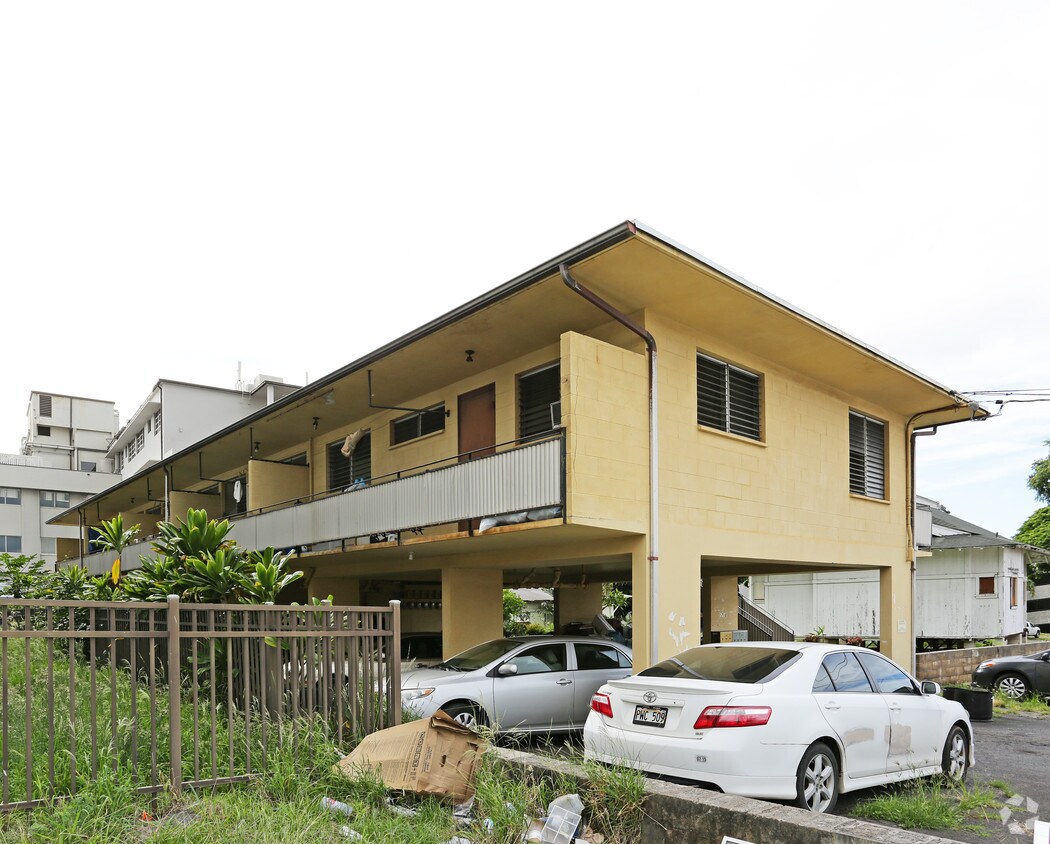 Building Photo - 1718 Kaluhikai Ln