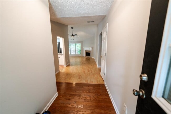 Building Photo - 3820 Oak Park Dr