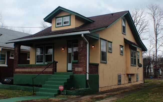 Building Photo - 619 S 42nd St